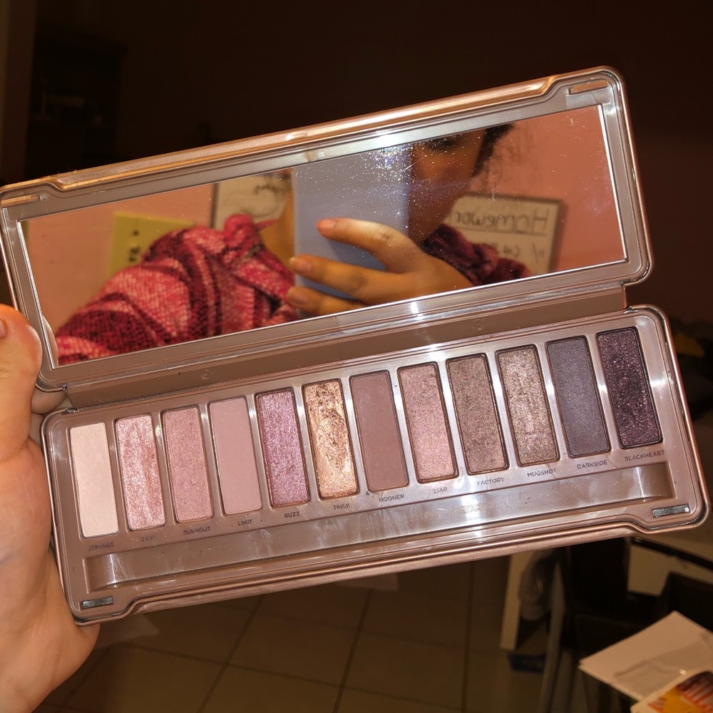 Urban Decay Naked 3 eyeshadow palette